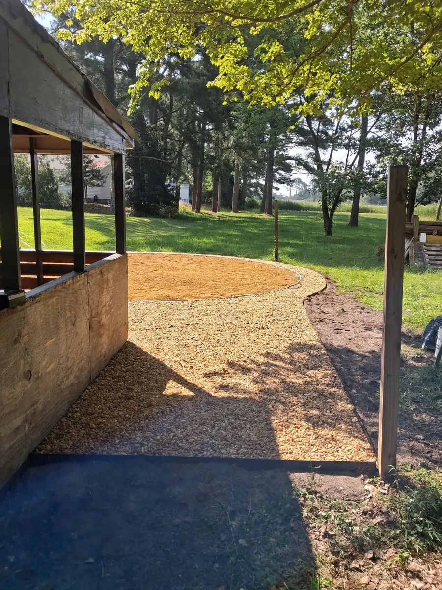 Circular gravel outdoor area, photo 2 of 12