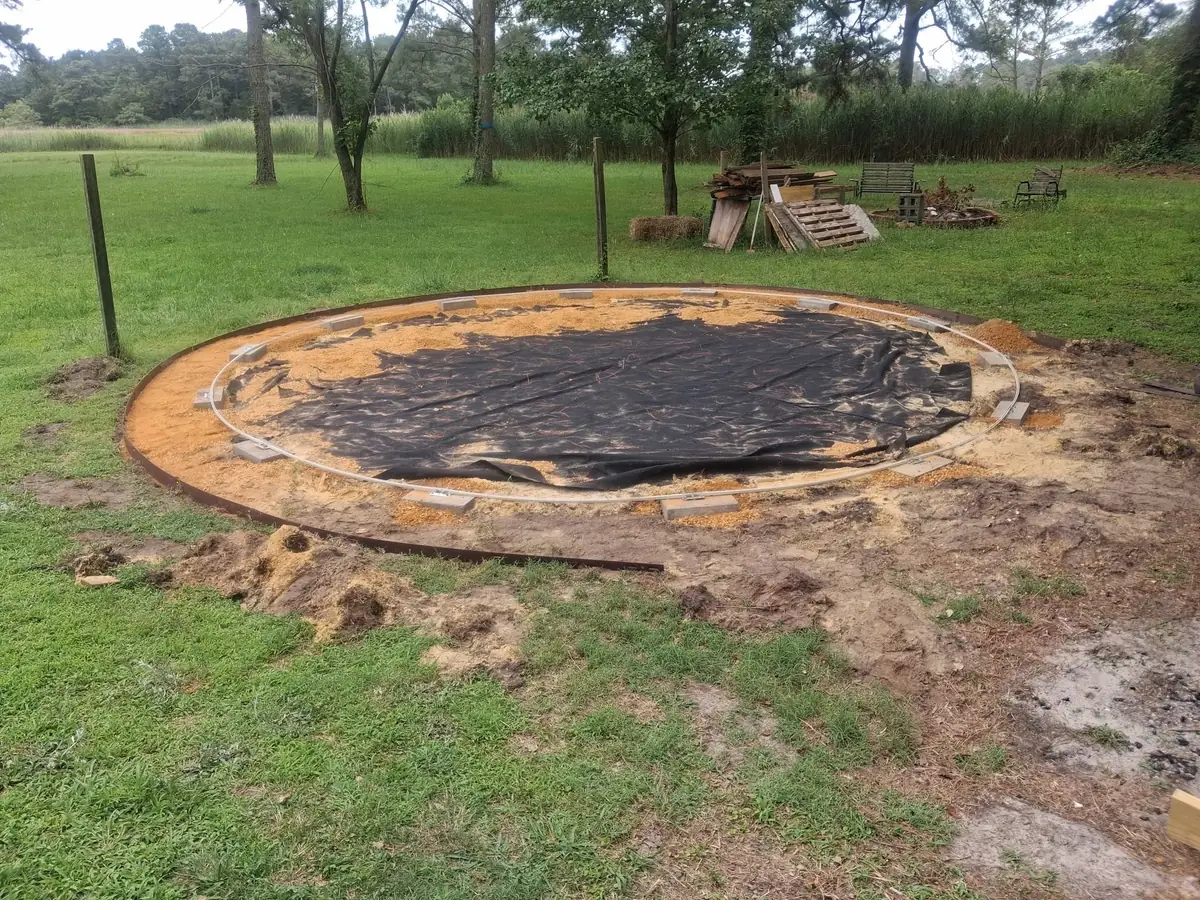 Circular gravel outdoor area, photo 11 of 12
