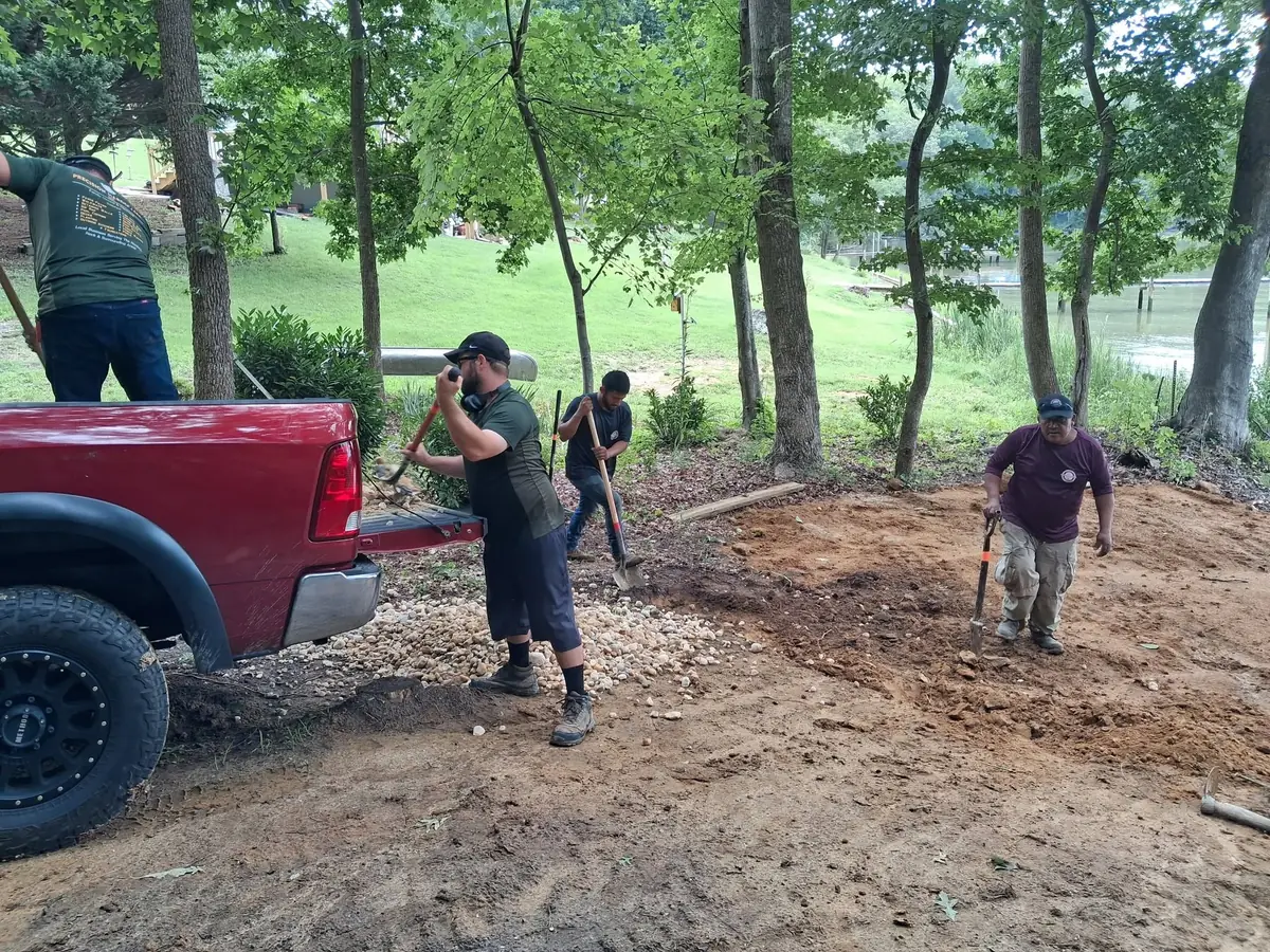 Lakeside clearing and gravel outdoor area, photo 9 of 21