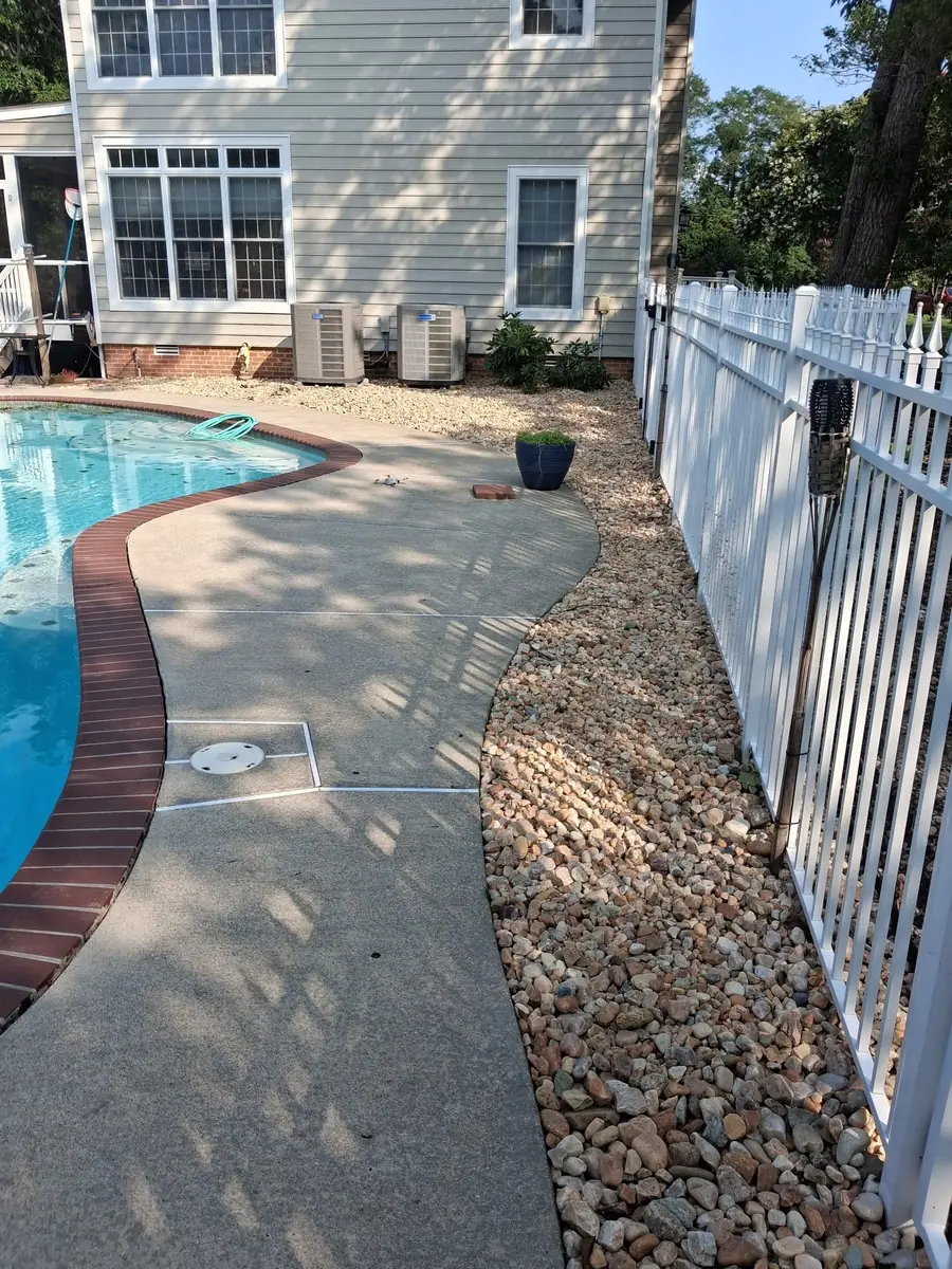 Completed decorative concrete pool deck, photo 18 of 26